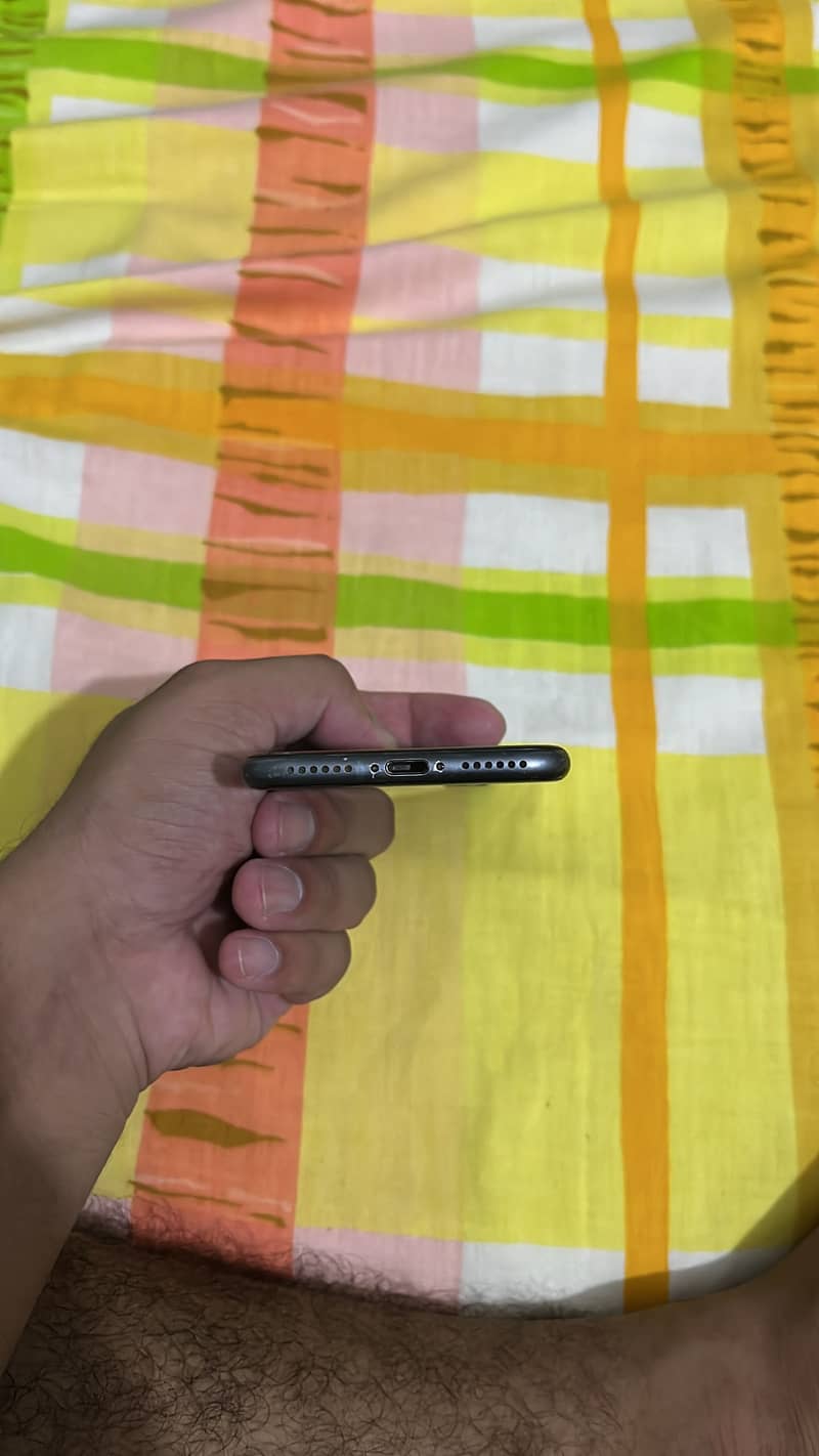 Apple iPhone 8 4