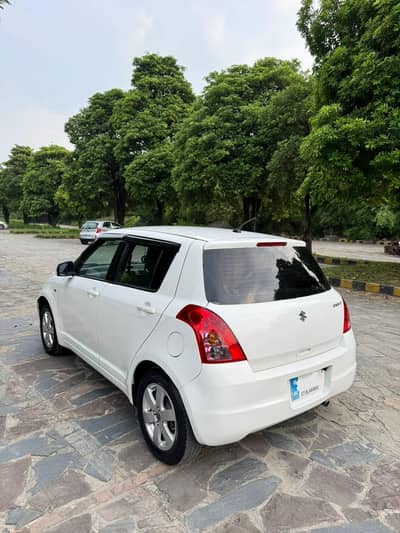 SUZUKI SWIFT DLX 2011