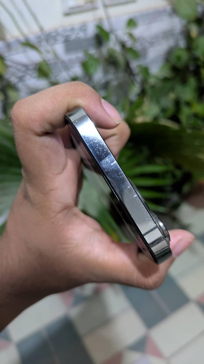 Apple iPhone 13 Pro Max 3
