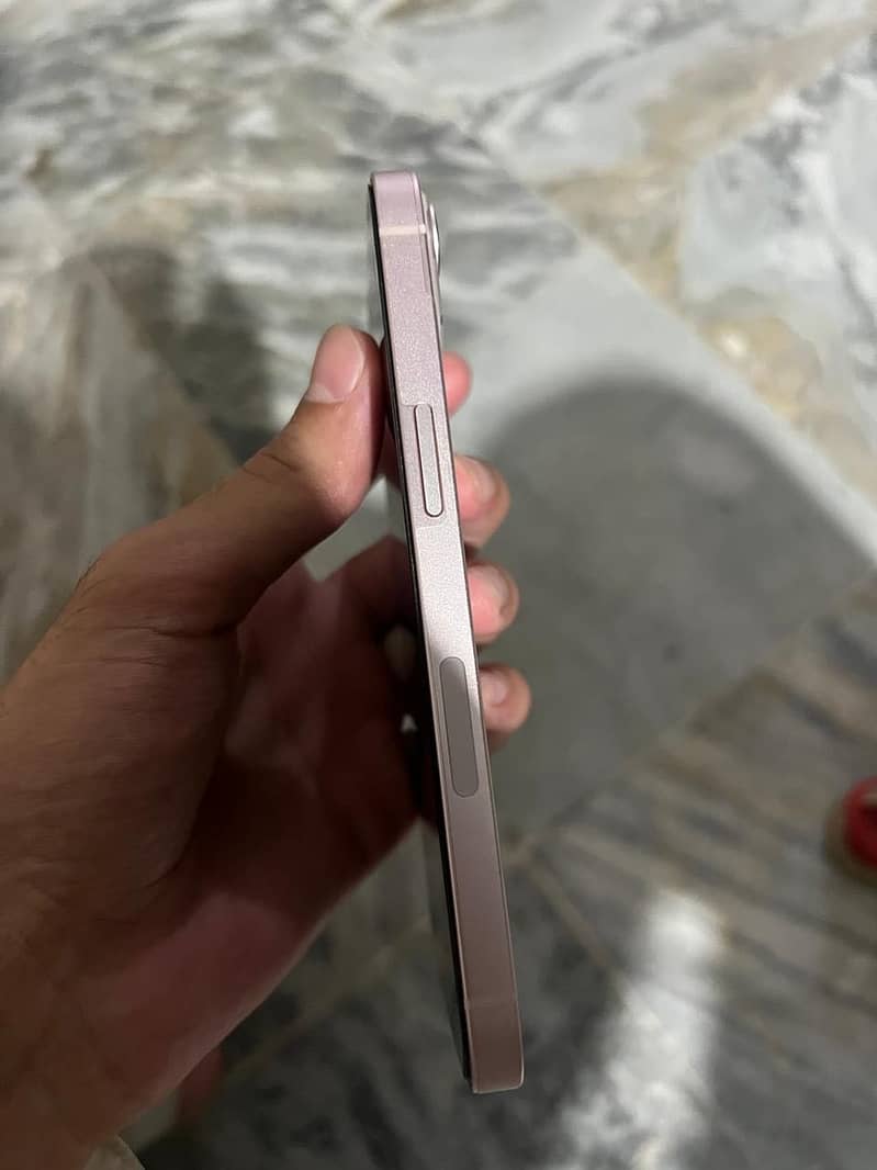 Apple iPhone 13 4