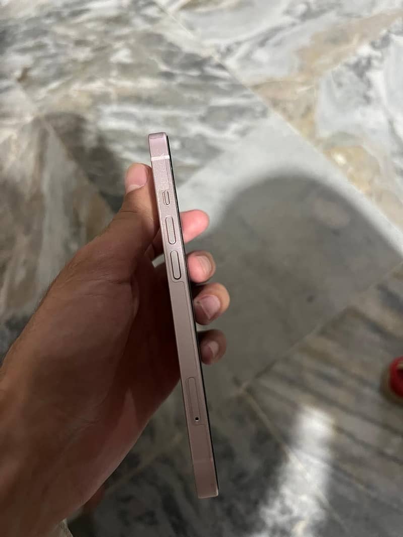 Apple iPhone 13 7