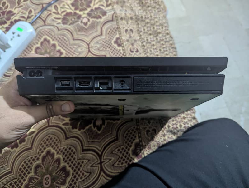 ps4 slim 1