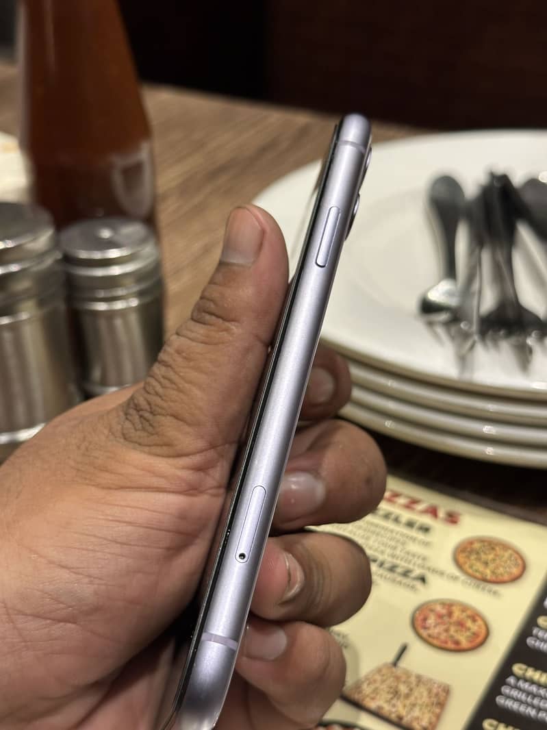 Apple iPhone 11 3