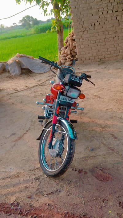 saf condition mein h bike serious buyer contact on whatsap 03430316445