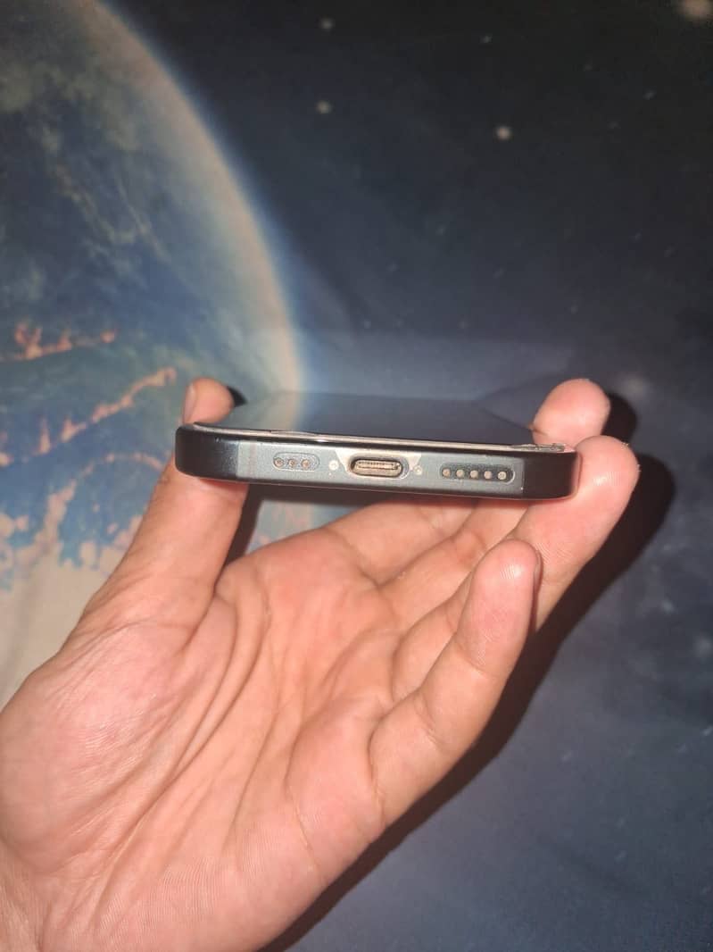Apple iPhone 16 0