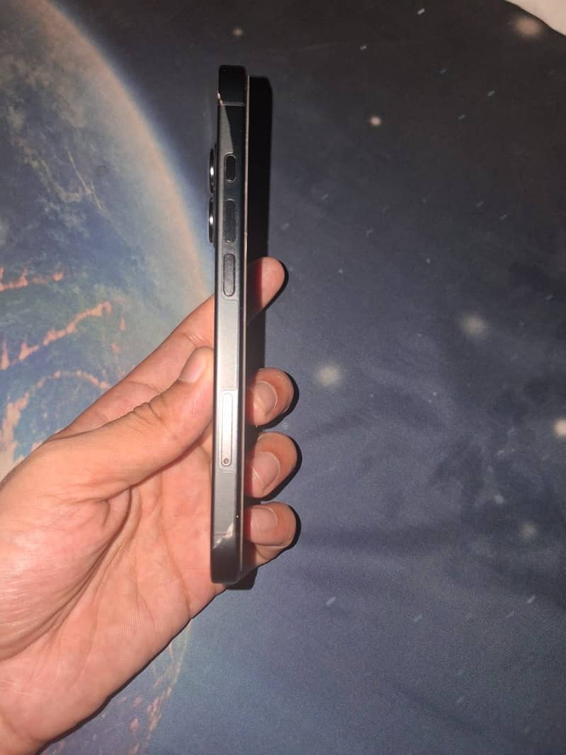 Apple iPhone 16 3