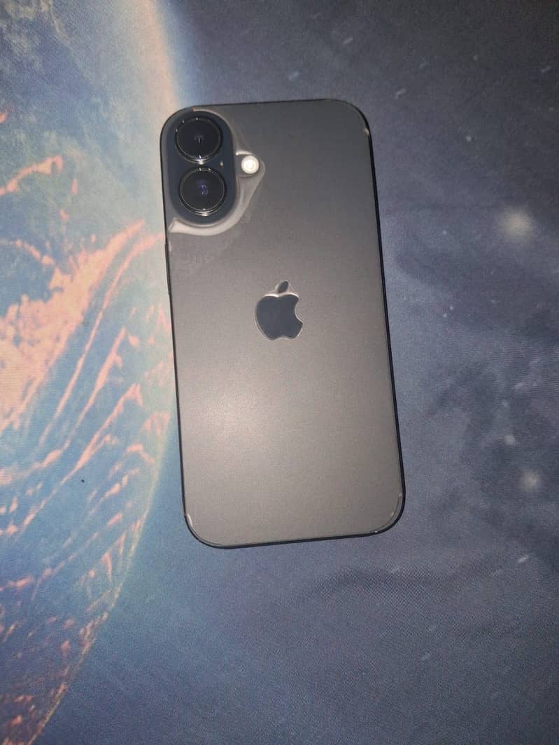 Apple iPhone 16 4