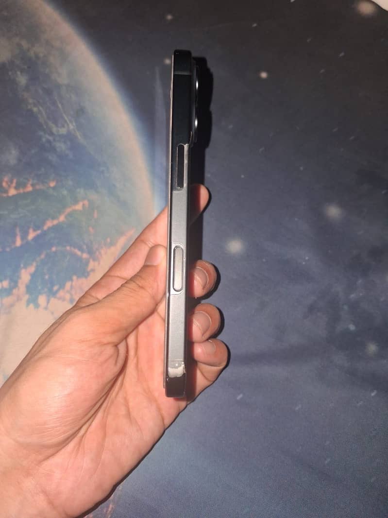 Apple iPhone 16 5