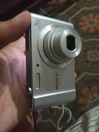Sony cybershot 20.1 mega pixel || Digital camera