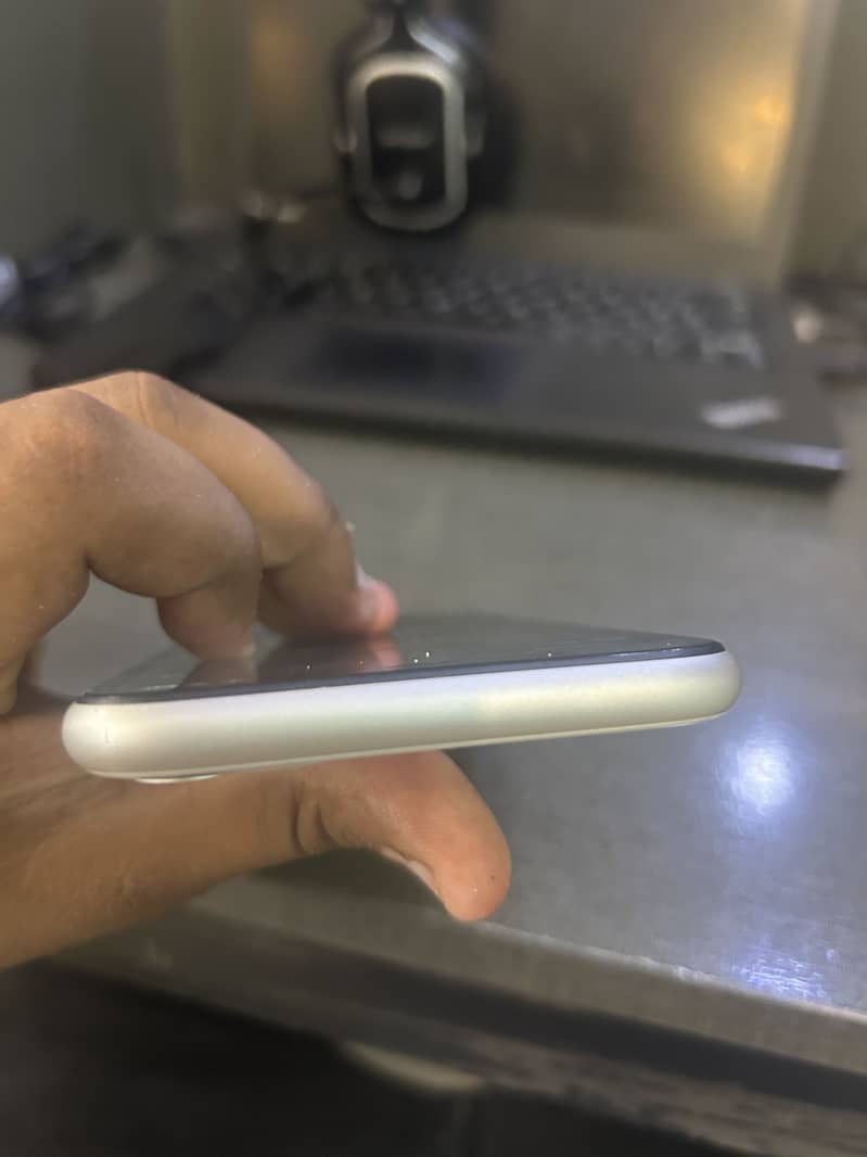 Apple iPhone 11 7