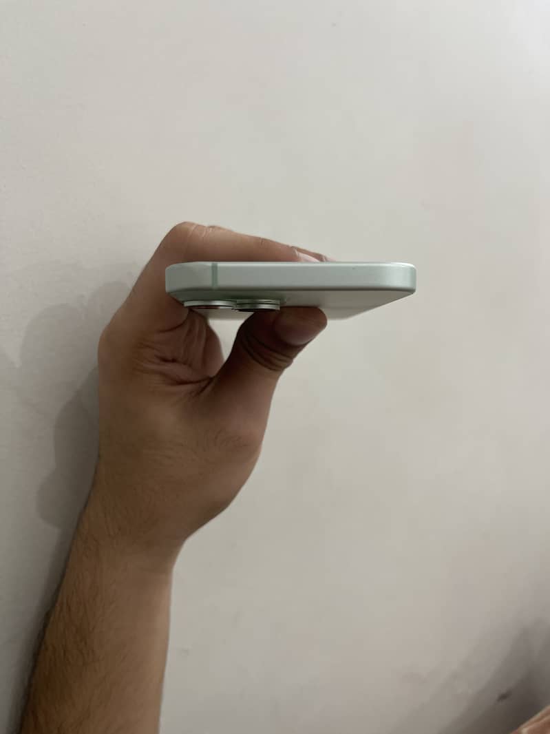 Apple iPhone 15 4