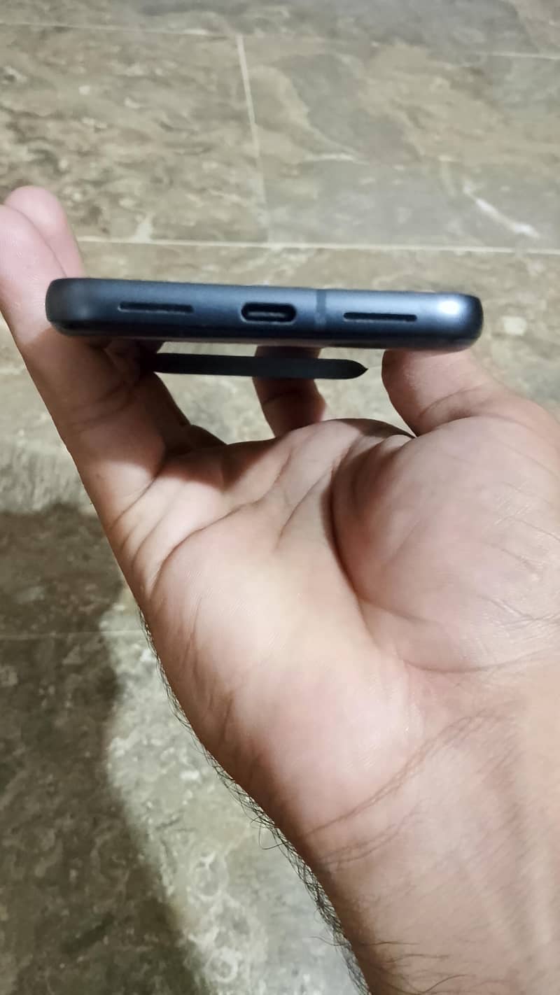 Google Pixel 8 4
