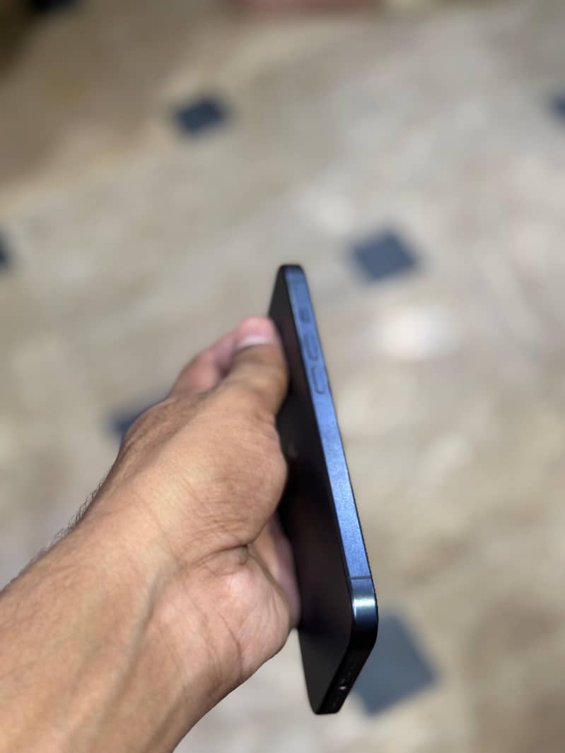 Apple iPhone 15 Pro 2