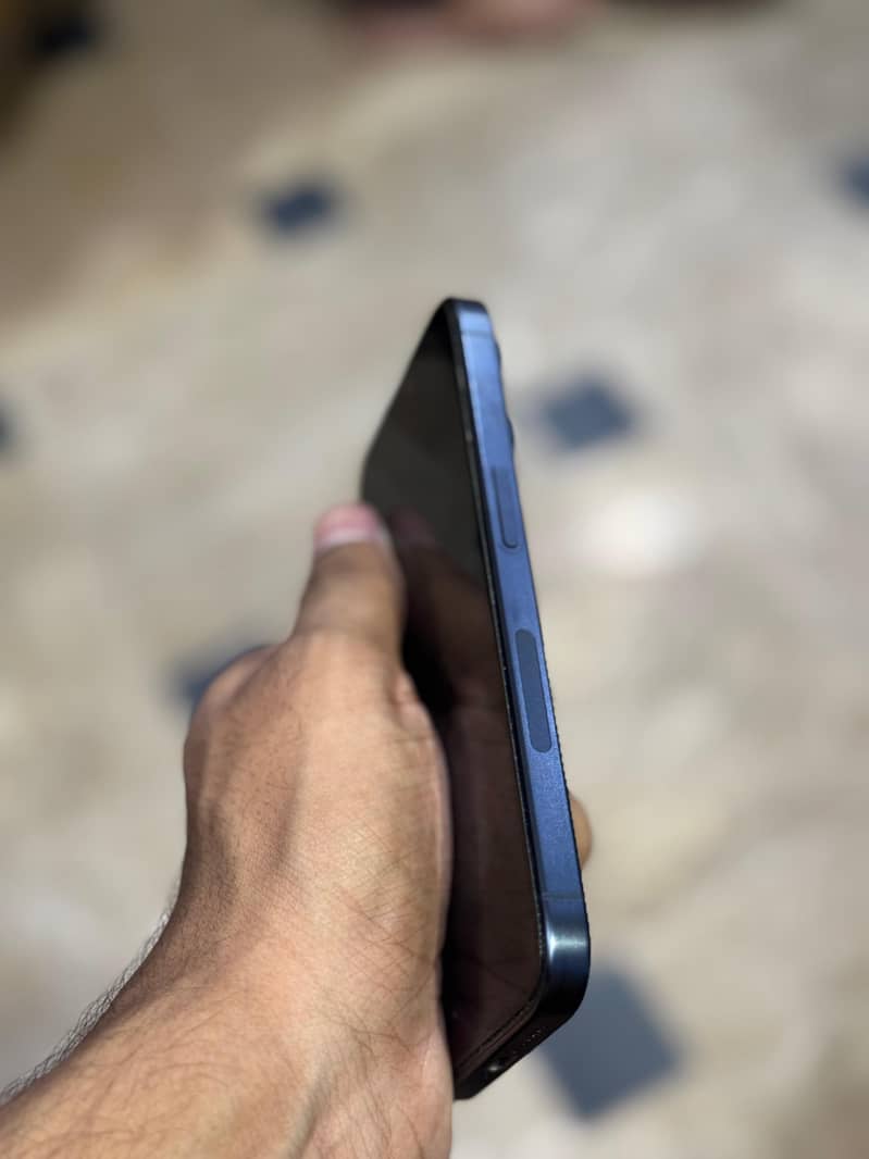 Apple iPhone 15 Pro 3