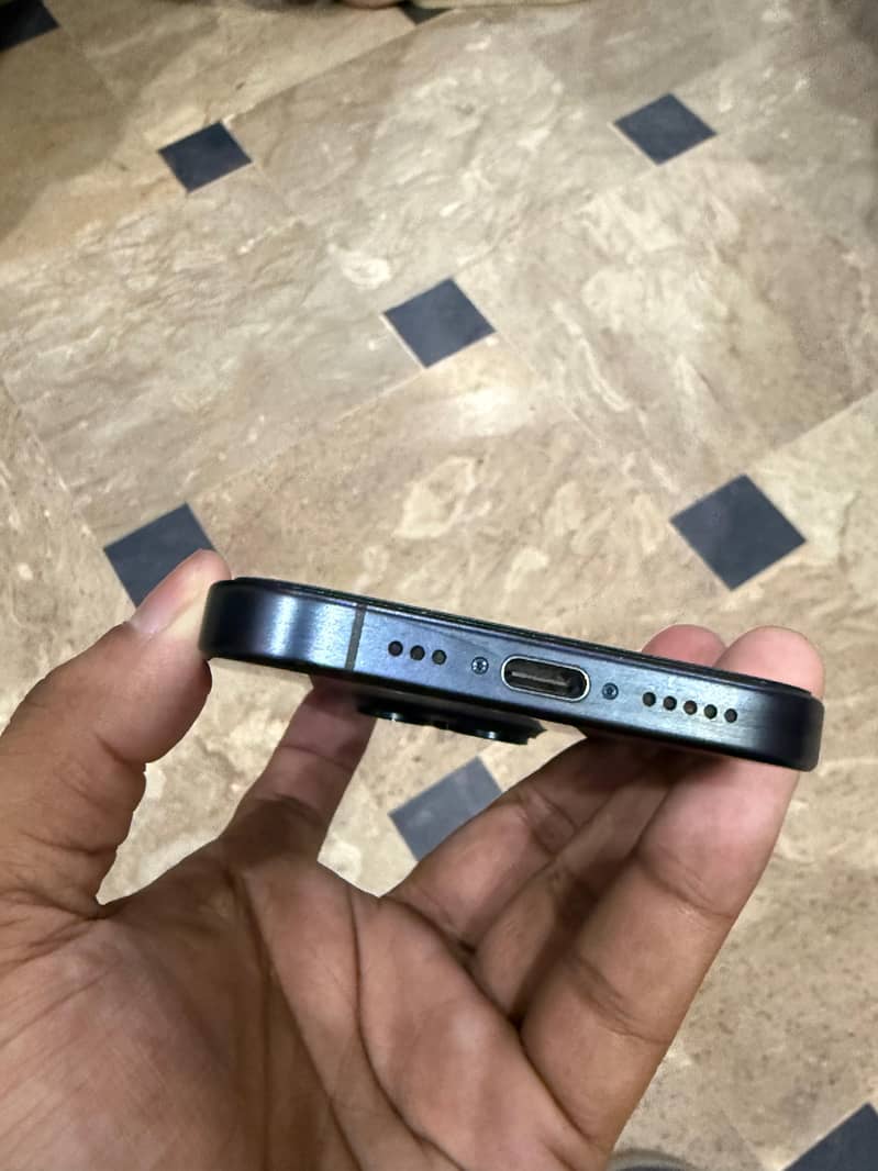 Apple iPhone 15 Pro 4