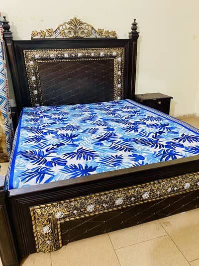 Bed with side tables or dressing table