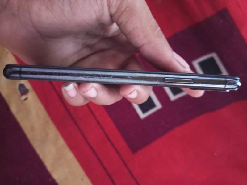 Apple iPhone X 3