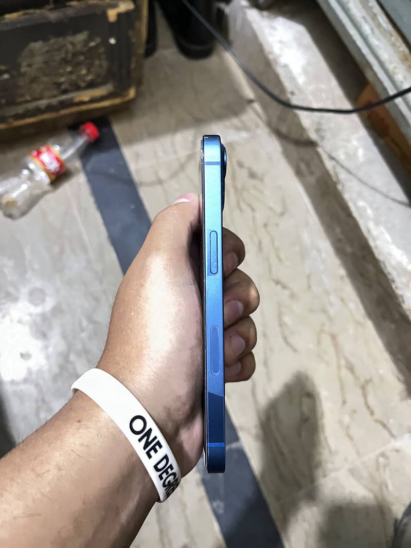 Apple iPhone 13 1