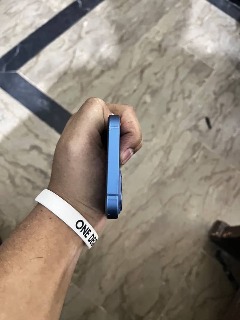 Apple iPhone 13 3