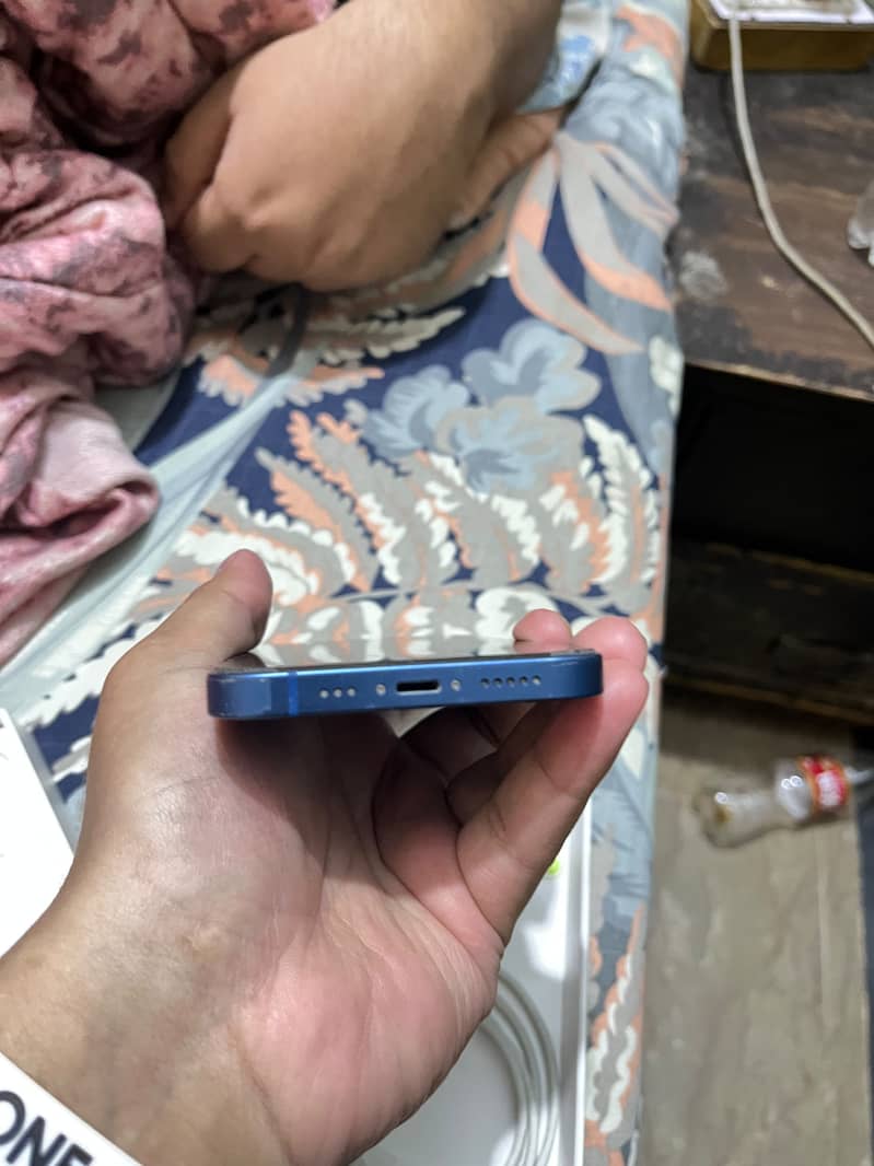 Apple iPhone 13 4