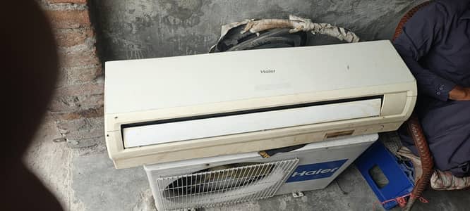 1.5ton haier non inverter for sale original condition mei hai
