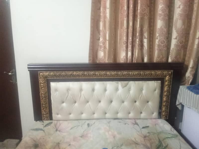 king size bed 0