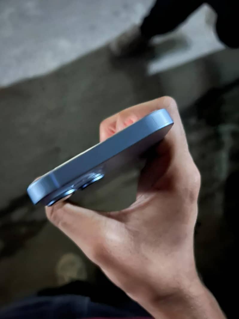 Apple iPhone 14 3