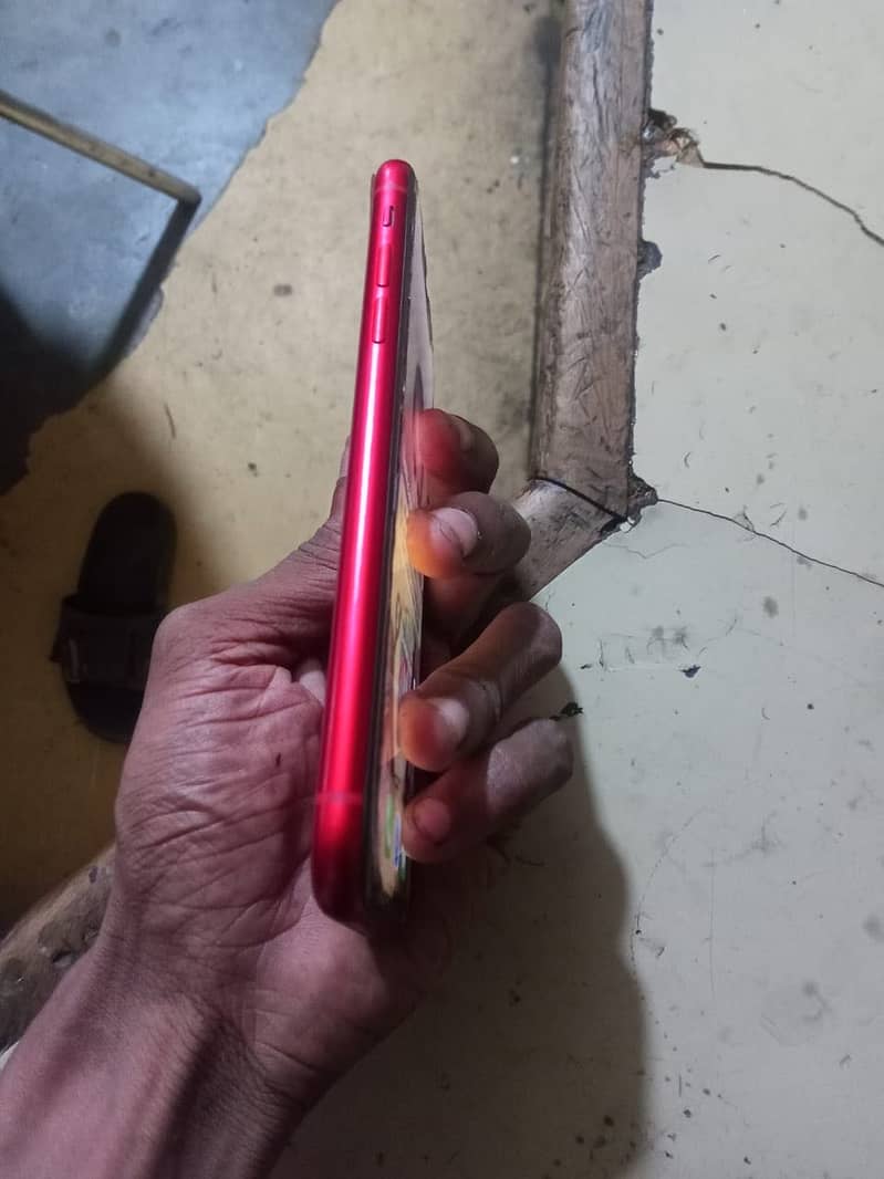 iPhone XR 4