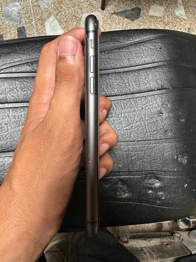 Apple iPhone 11 3
