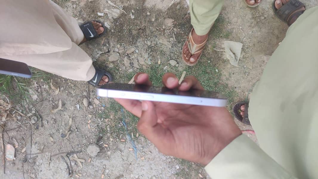 Apple iPhone 14 3