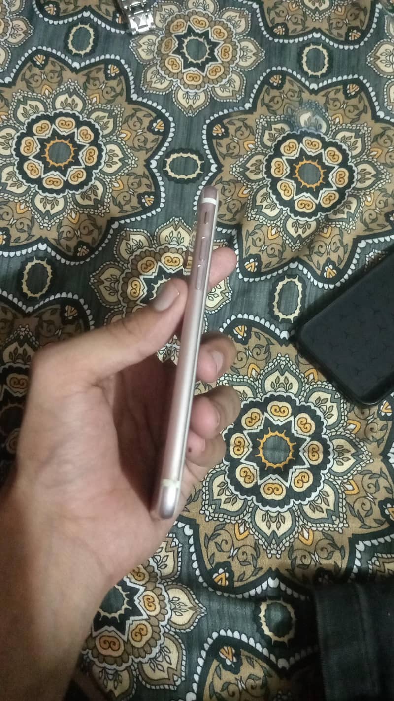 Apple iPhone 7 2