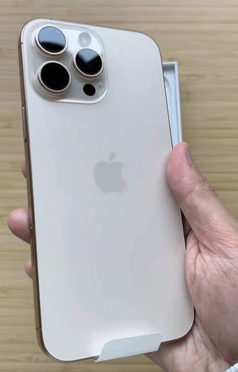 Apple iPhone 16 Pro Max 0