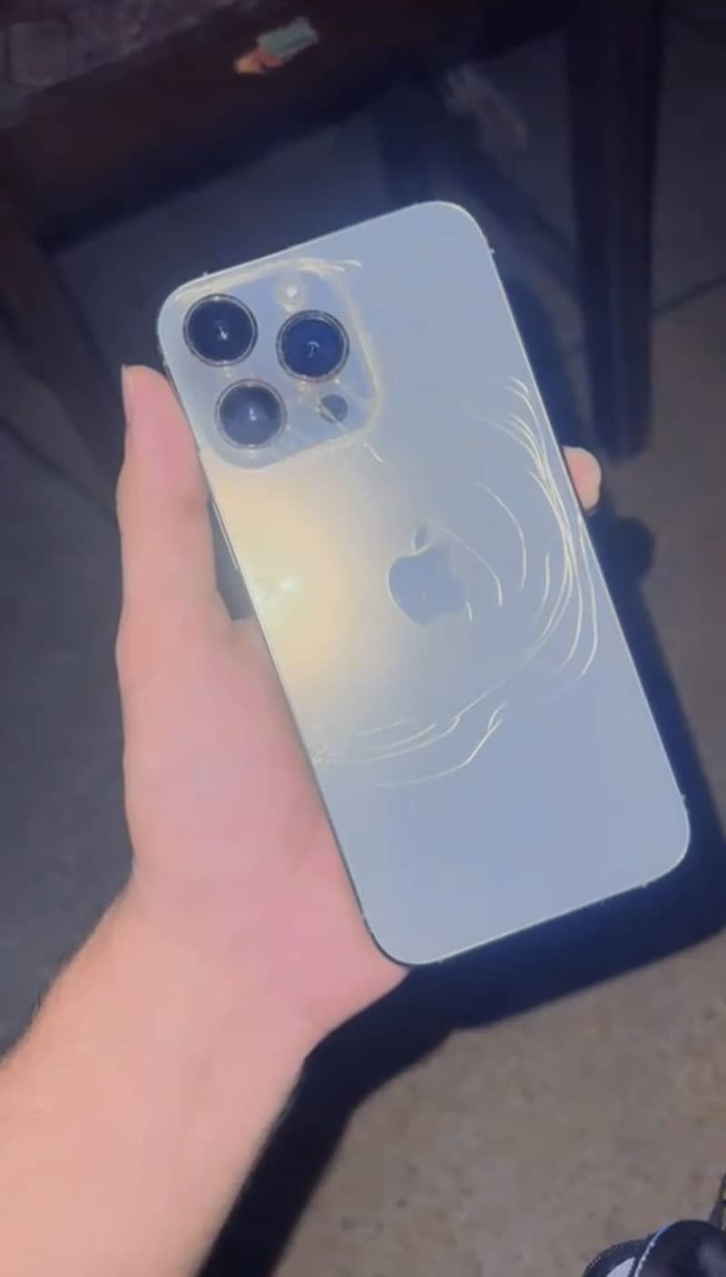 Apple iPhone 14 Pro Max 0