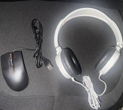 Foldable headphones and a mouse