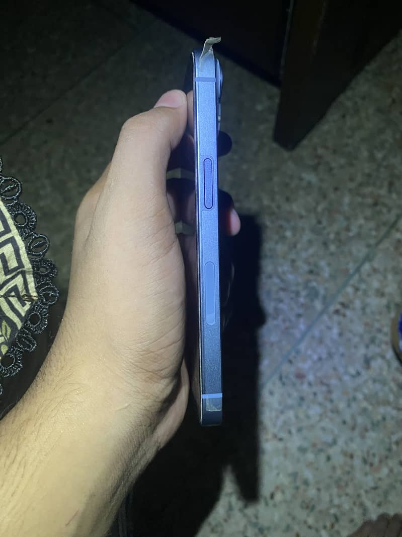 Apple iPhone 14 3