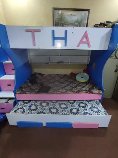 urgent sale majbbore me sale krtay Hy new bed hay