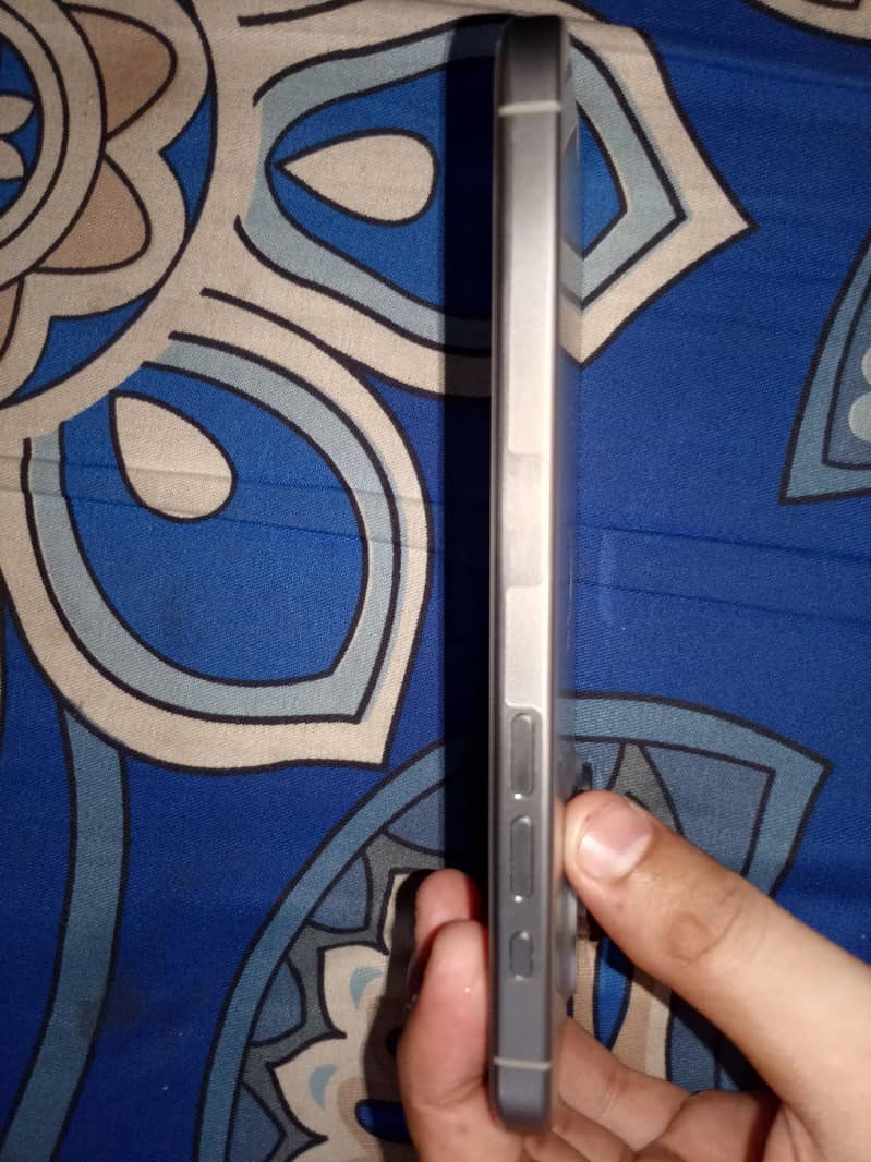 Apple iPhone 15 Pro Max 1