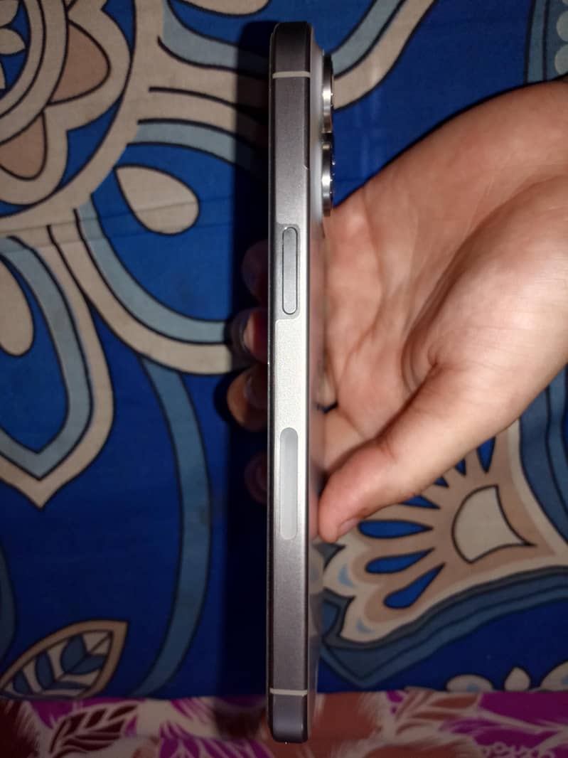 Apple iPhone 15 Pro Max 3