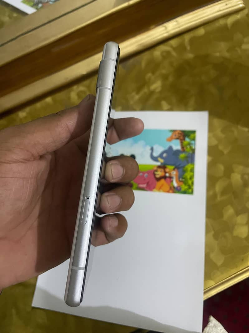 Google Pixel 7a 5