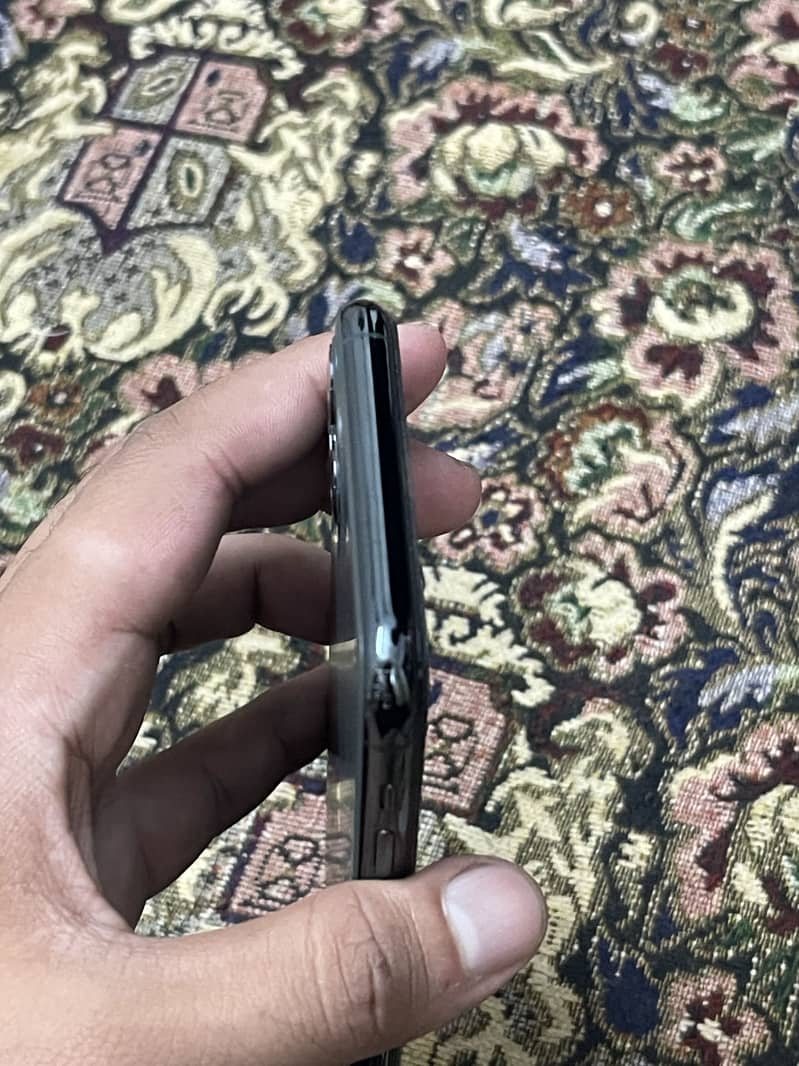 Apple iPhone 11 Pro Max 2