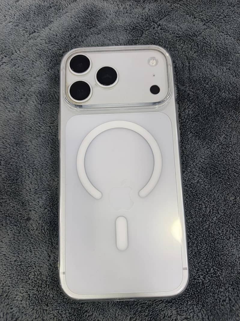 Apple iPhone 17 Pro Max 1