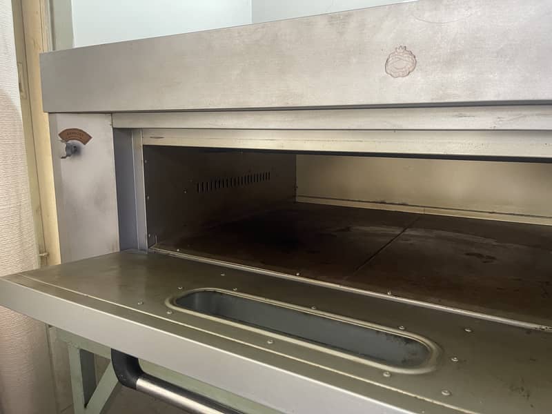 Deck oven with stand 3