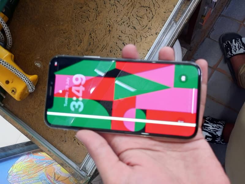 Apple iPhone X 3