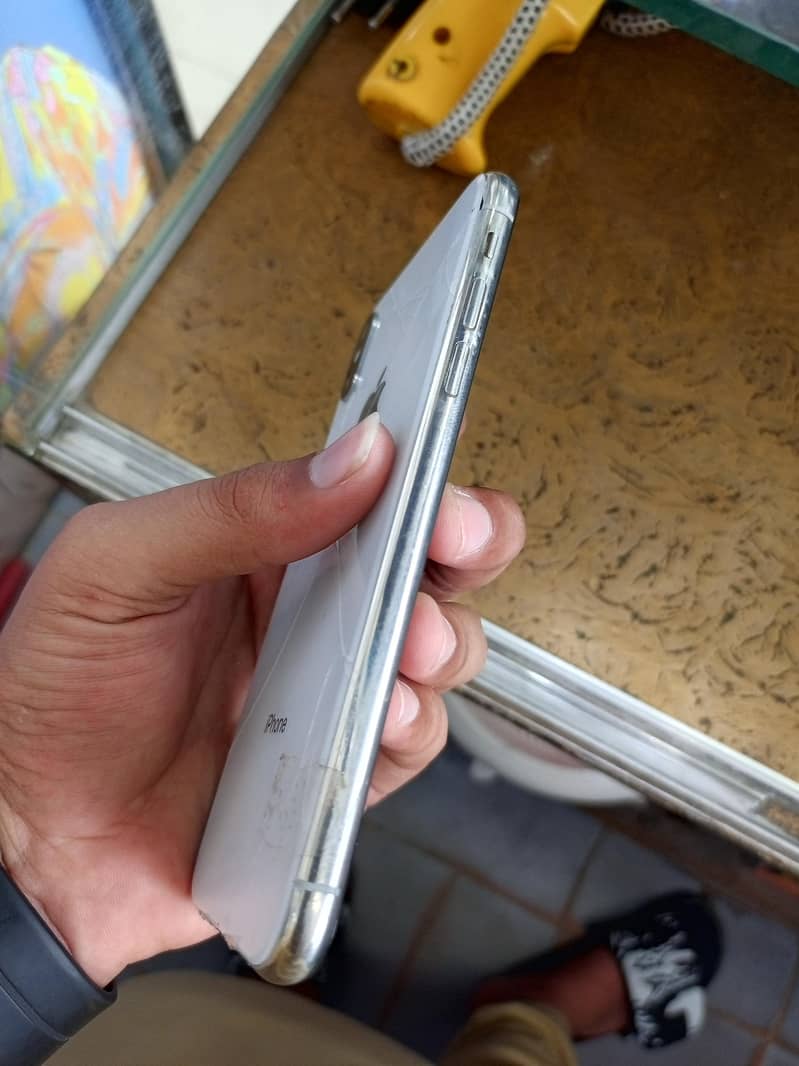 Apple iPhone X 5
