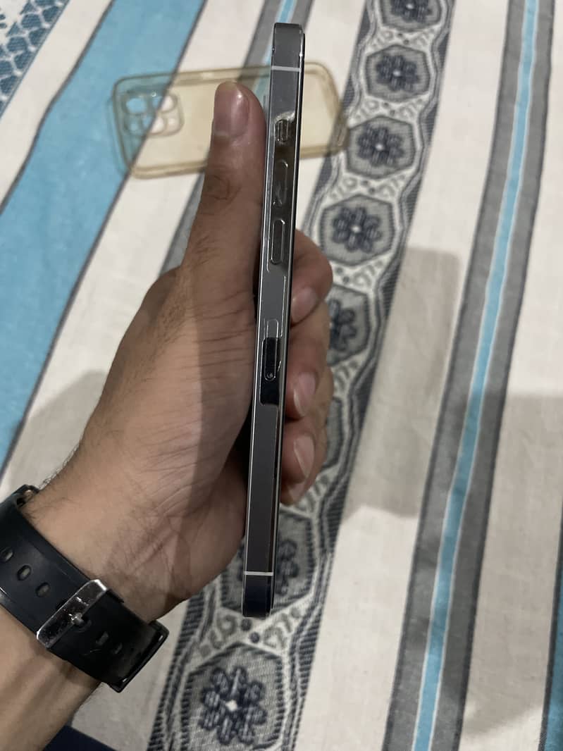 Apple iPhone 14 Pro Max 1