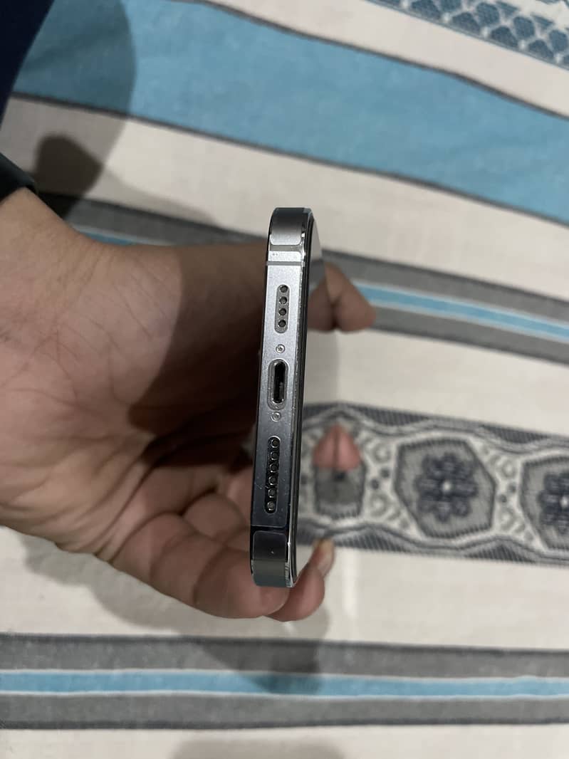 Apple iPhone 14 Pro Max 2