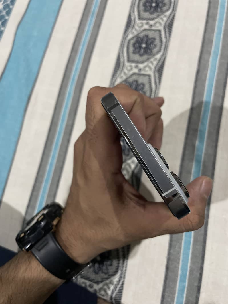 Apple iPhone 14 Pro Max 3