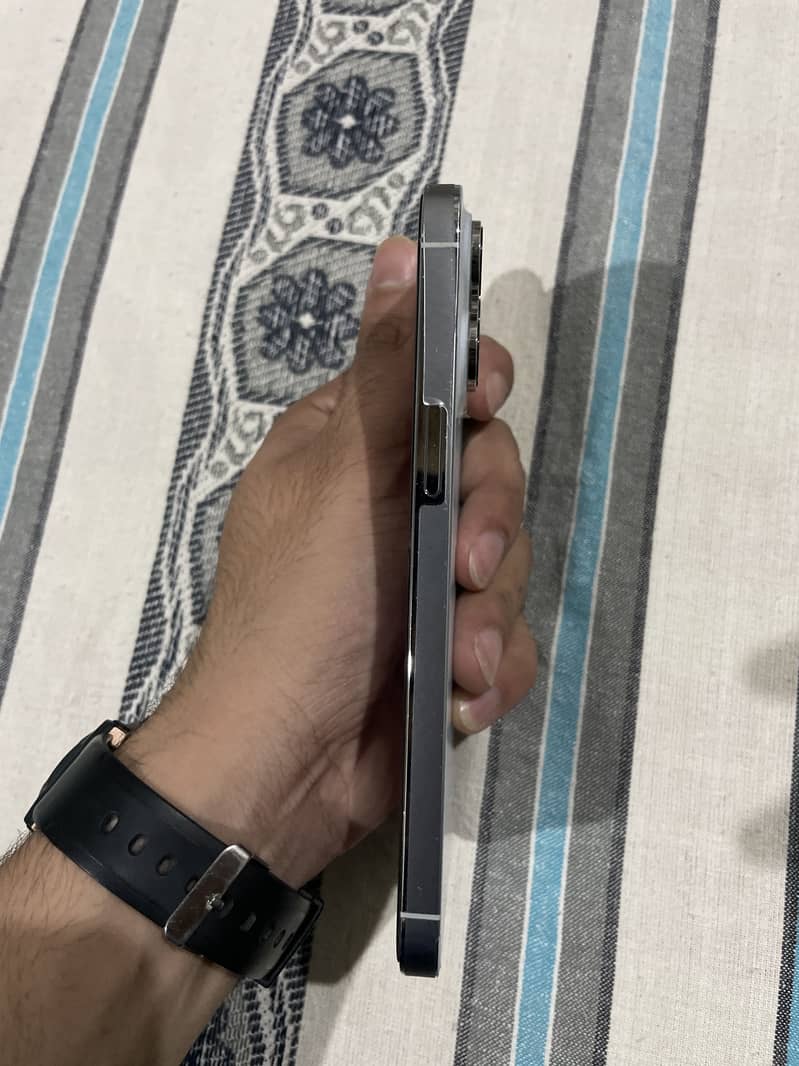 Apple iPhone 14 Pro Max 4