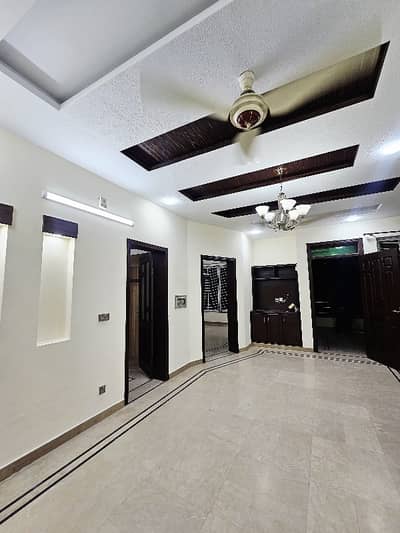 7 Marla Upper Portion All Facilities Gas Electric Separate Parking Servant ORIGINAL PICTURES G-13/2