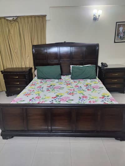 stylish Bedroom set, slightly used.